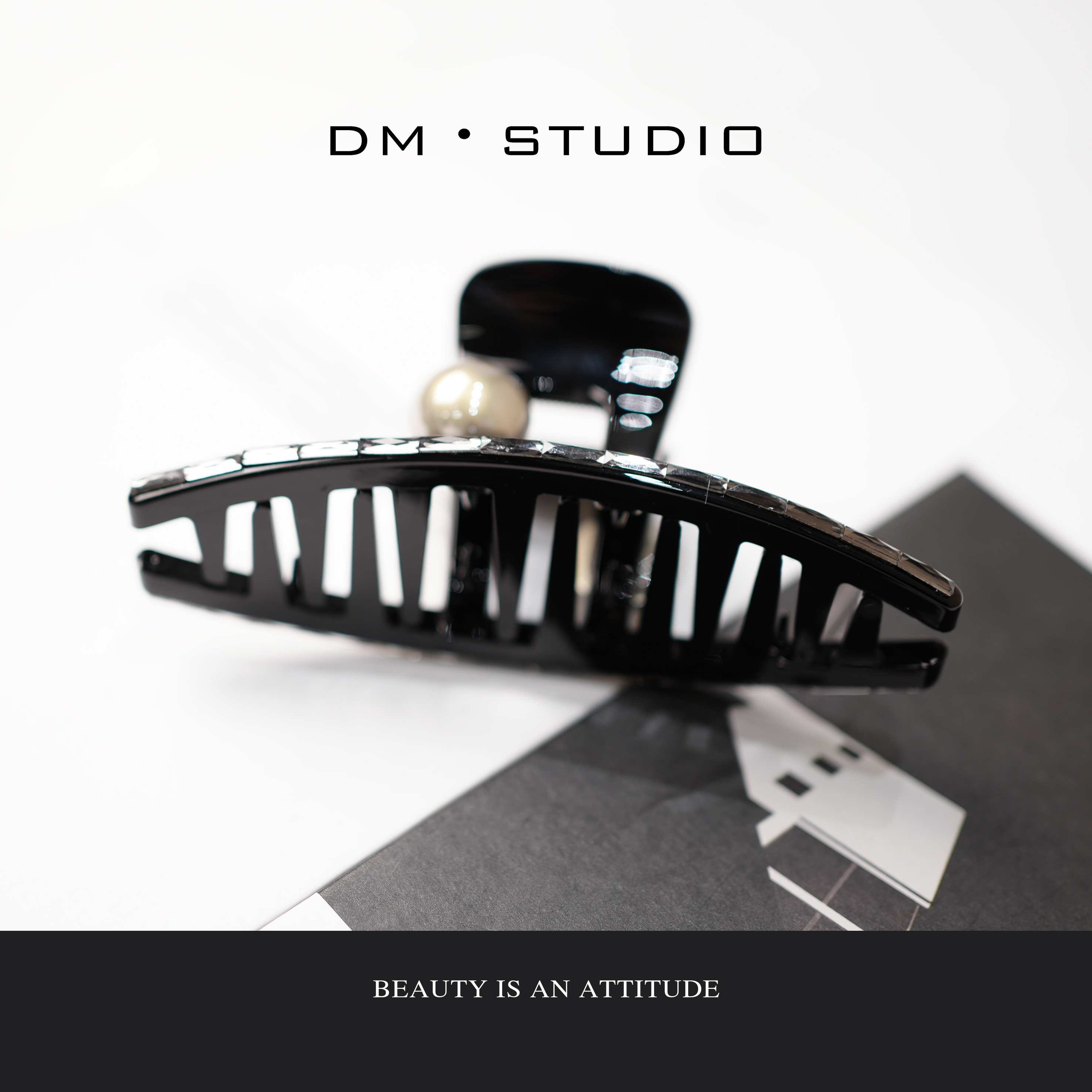 DM•STUDIO/简约气质轻奢时尚高级感珍珠抓夹鲨鱼夹发夹发饰（5443）