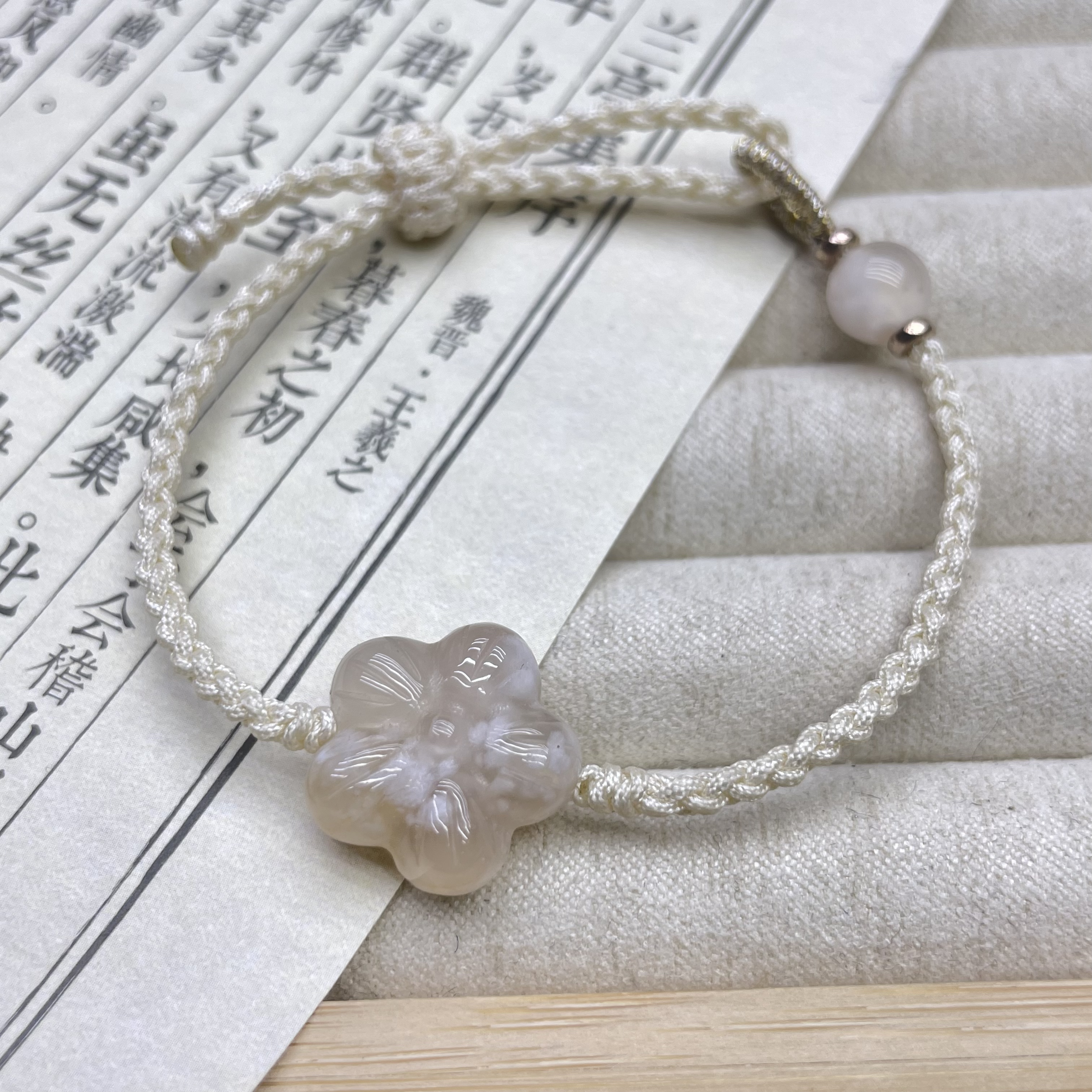 樱花玛瑙五瓣花奶白色仙气百搭原创设计手绳45-079