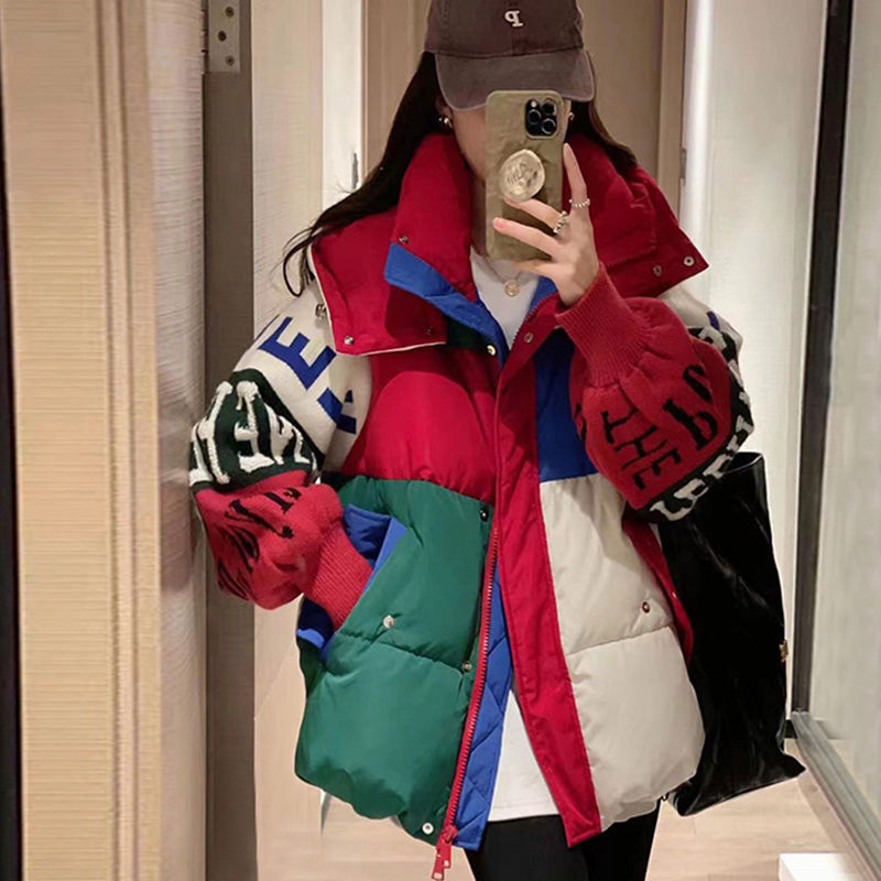 羽绒服女冬季新款欧洲站时尚宽松显瘦撞色连帽针织袖字母设计