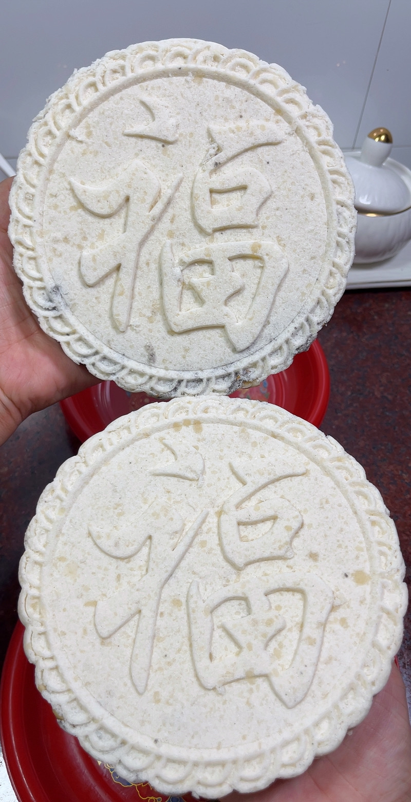 中秋月糕糯米芝麻夹心糕点