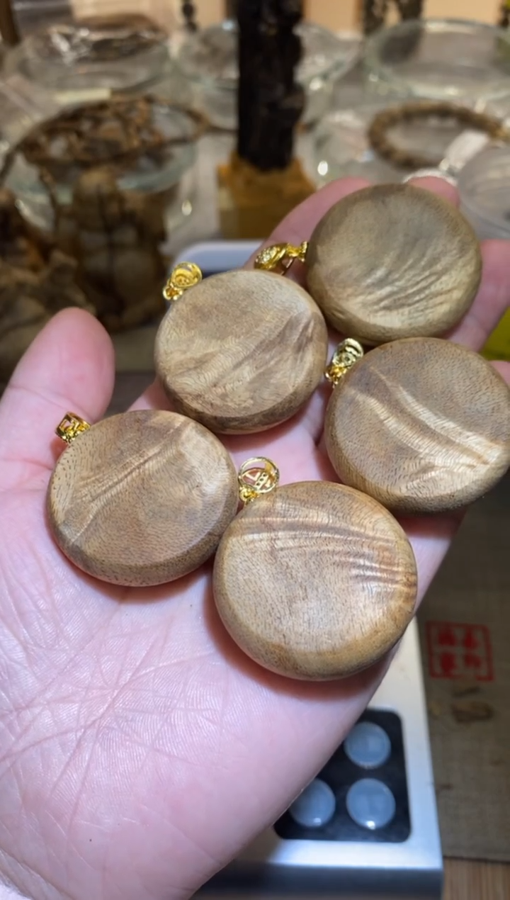 【闪购商品】1个拍柬埔寨随意发沉香
