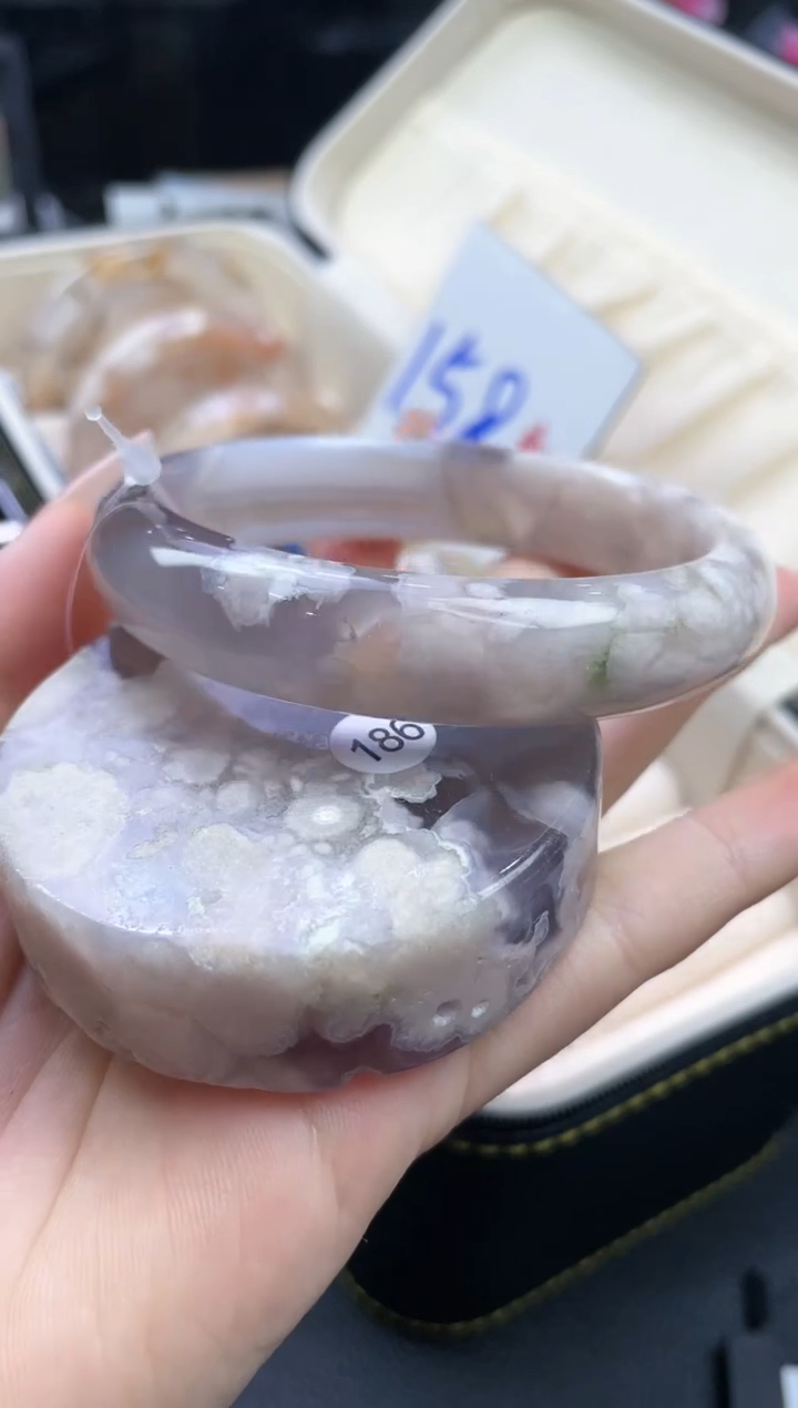 【闪购商品】石英质玉手镯未镶嵌61/186