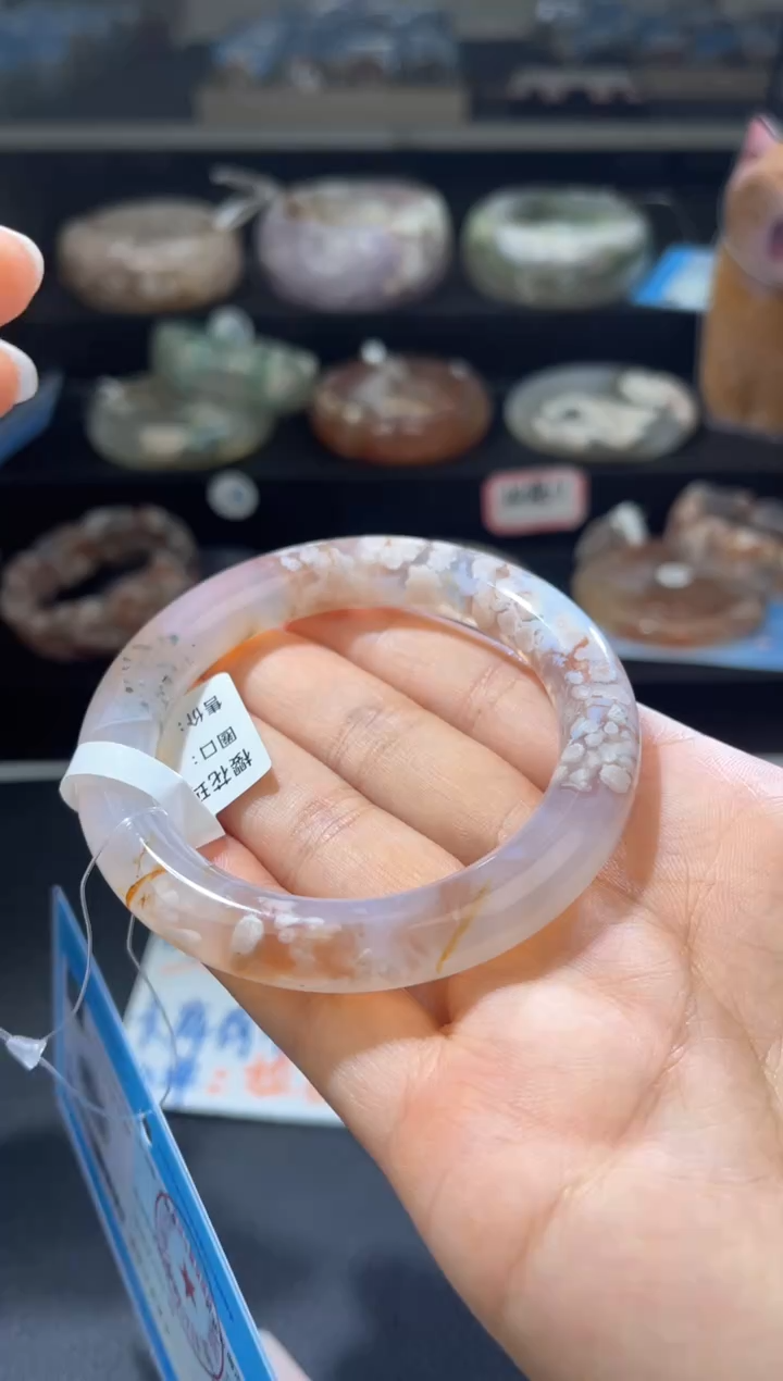 【闪购商品】石英质玉手镯未镶嵌（220）52.2