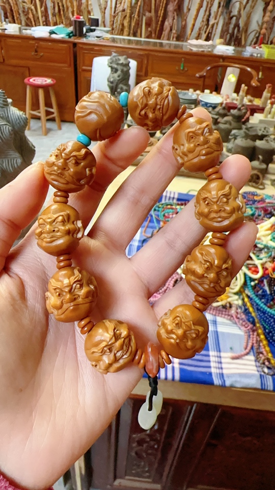 纯手工雕刻十八罗汉