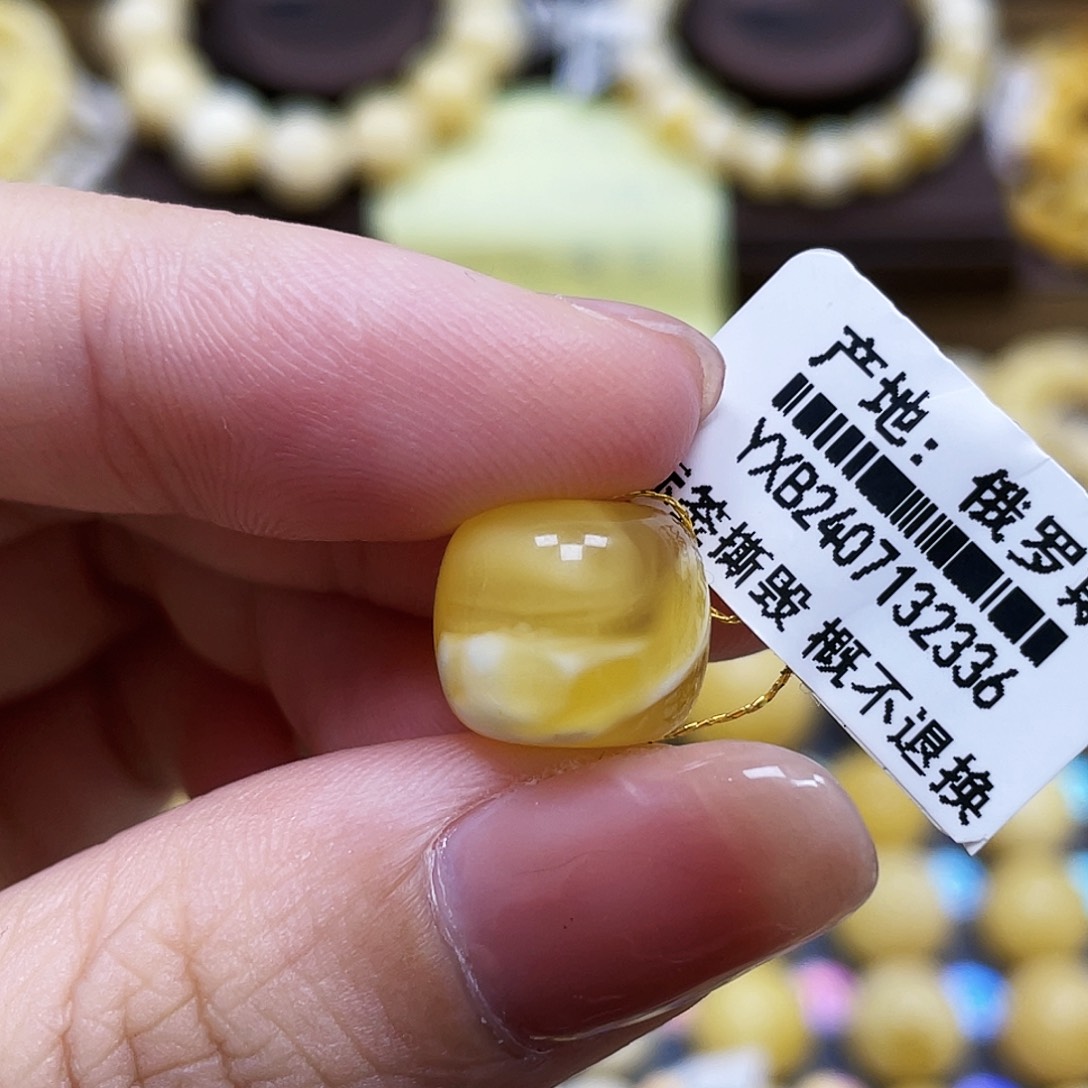 琥珀珠宝奇石未镶嵌12.4*11.1mm微瑕花粉