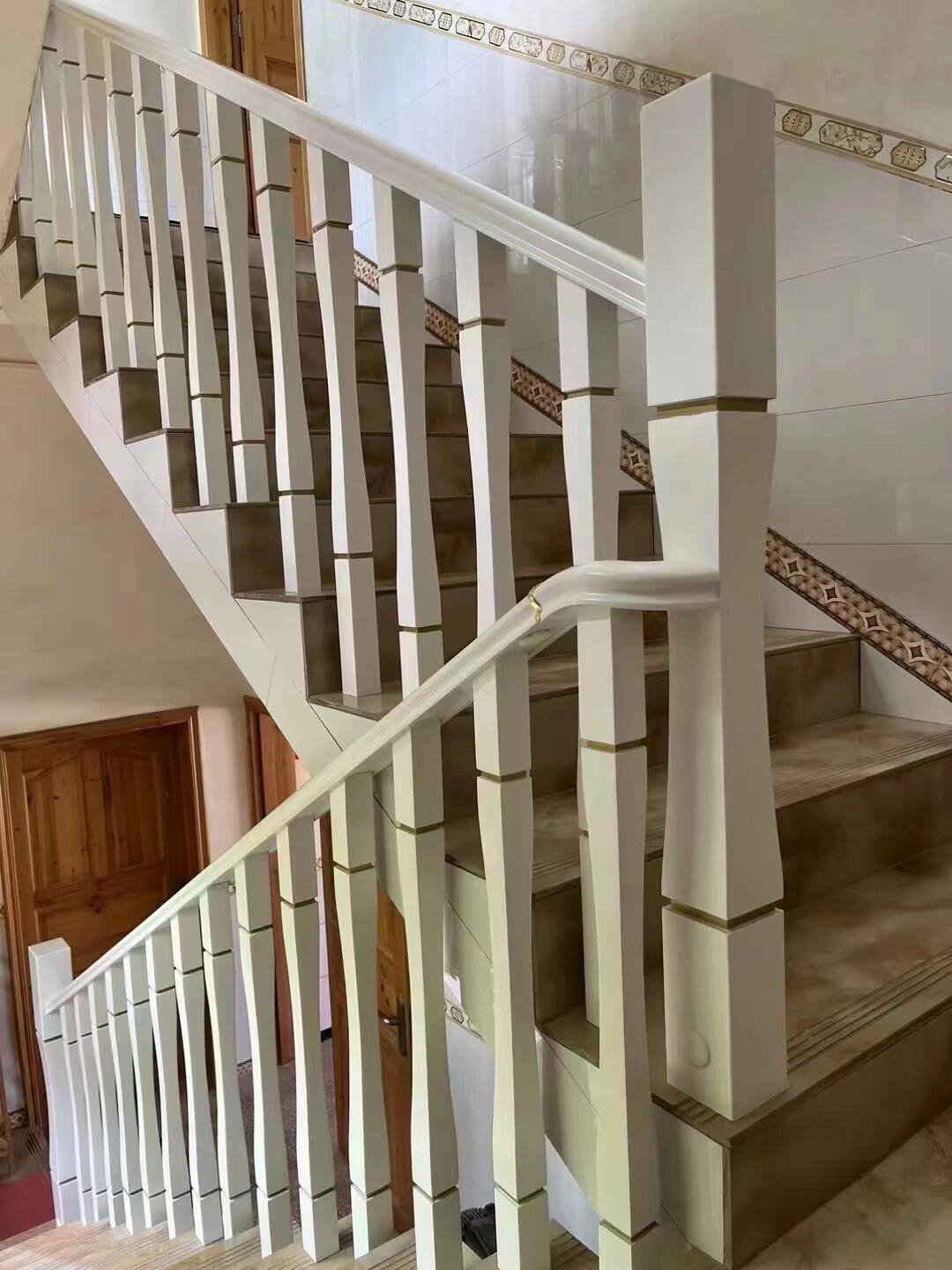 橡木小蛮腰描金楼梯扶手家用别墅现代轻奢简约风格