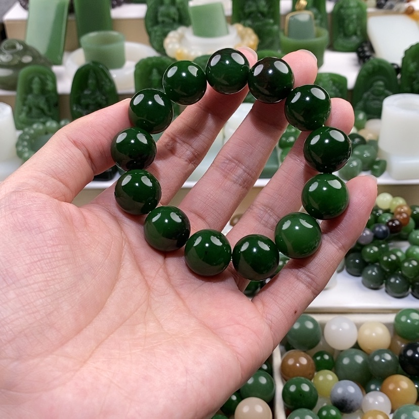 【闪购商品】和田玉手串未镶嵌娜**春卡16俄七聚红皮菠菜绿