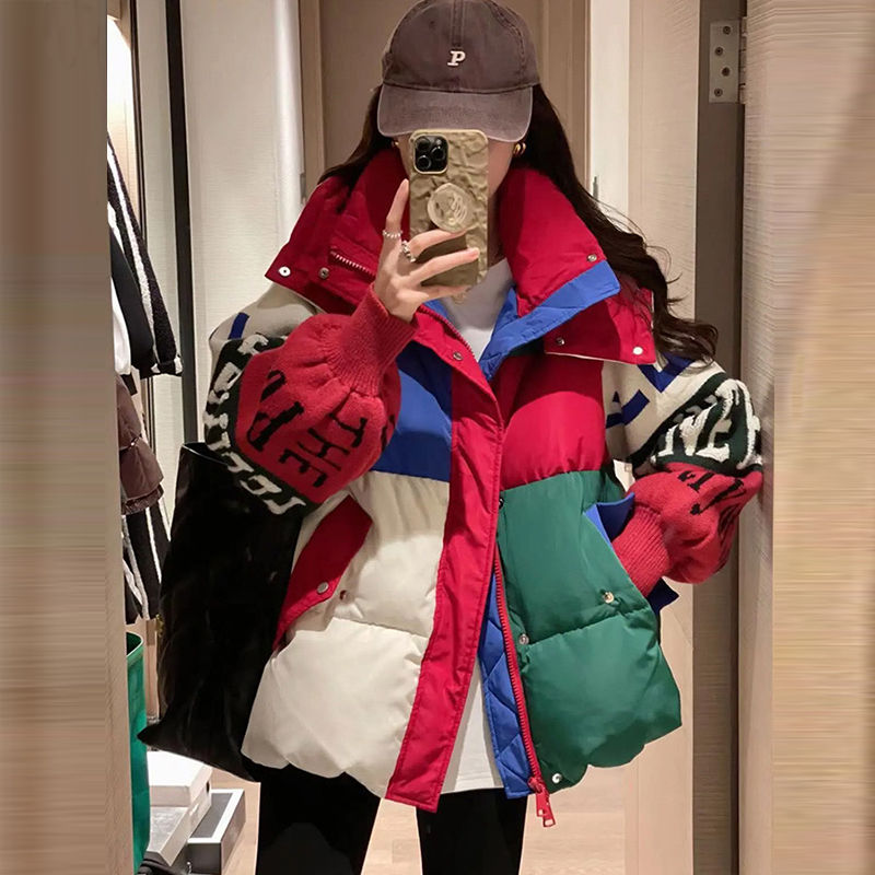 羽绒服女冬季新款欧洲站时尚宽松显瘦撞色连帽针织袖字母设计
