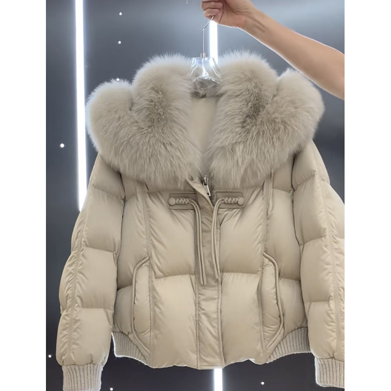 2025年冬季新款高级感超好看今年流行米灰色毛领短款休闲棉服外套