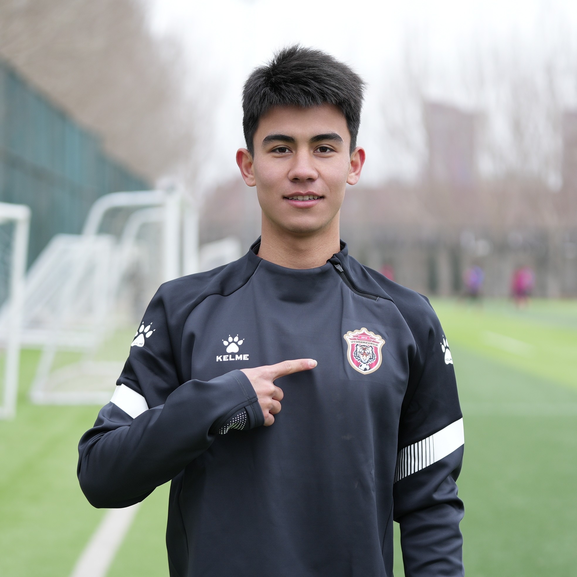 辽宁铁人足球俱乐部 纪念款 中甲训练套头衫 深灰白