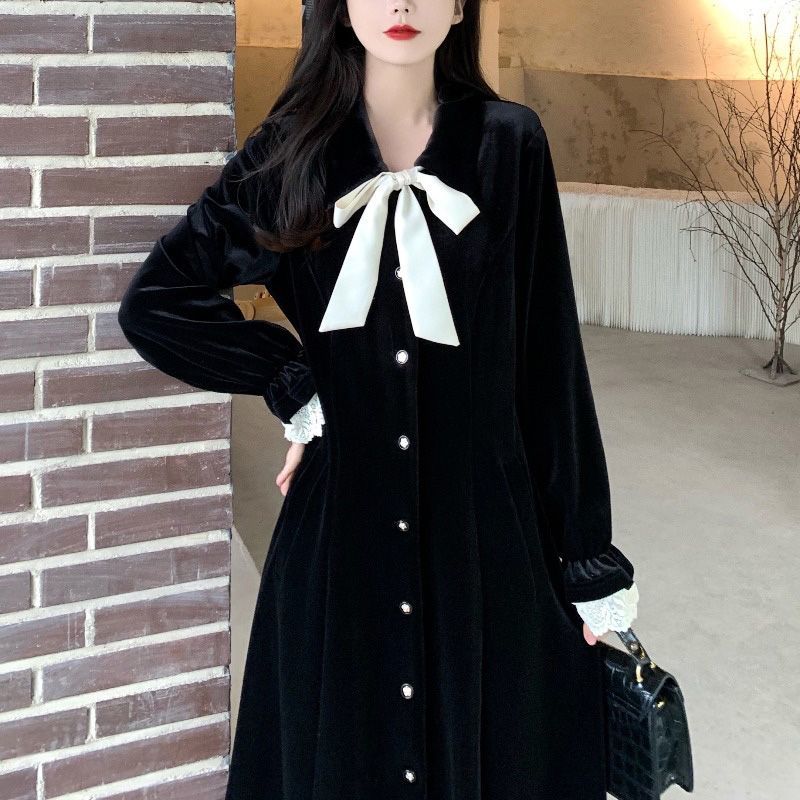 大码微胖妹妹黑色丝绒连衣裙女秋冬装新款法式蝴蝶结领复古长裙子