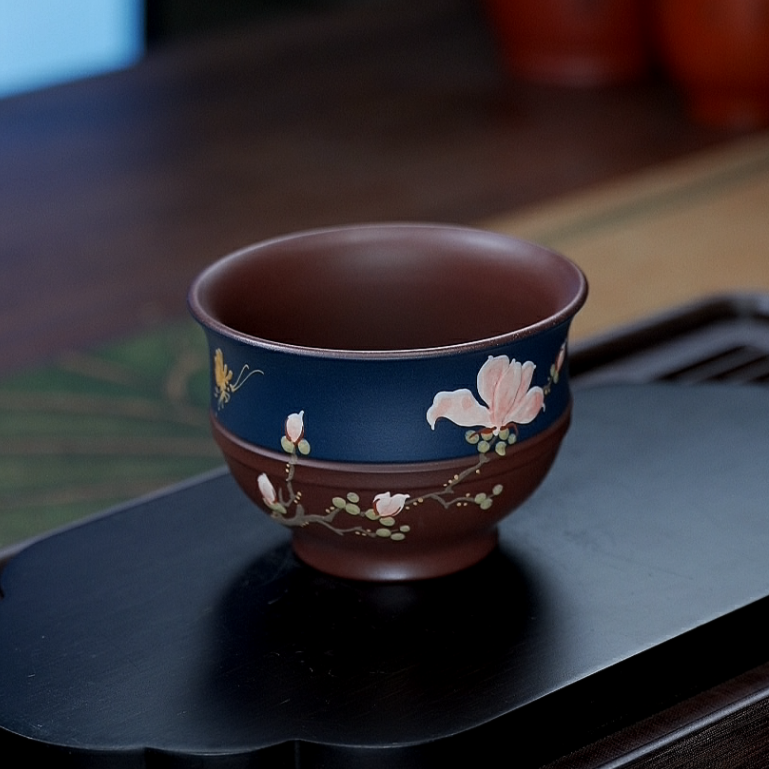 543  原矿紫砂茶具 紫泥粉浆蝶恋花双色堆绘主人杯  NX 180cc左右