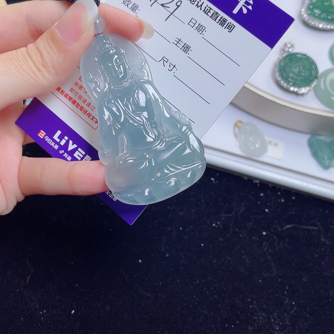 【闪购商品】翡翠颈饰未镶嵌期*。