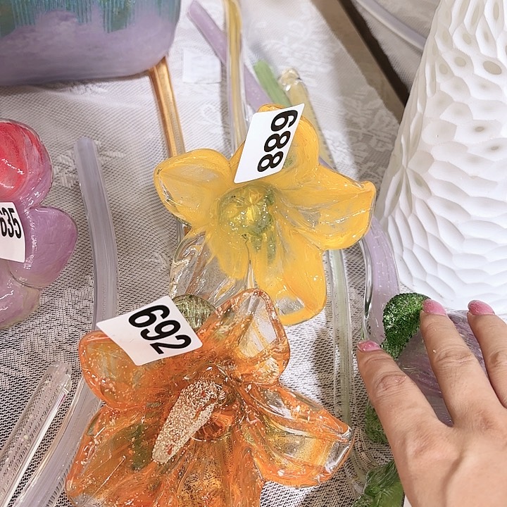 692一对家悦美居花瓶摆件