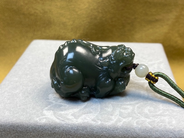 和田玉且末蓝貔貅挂件