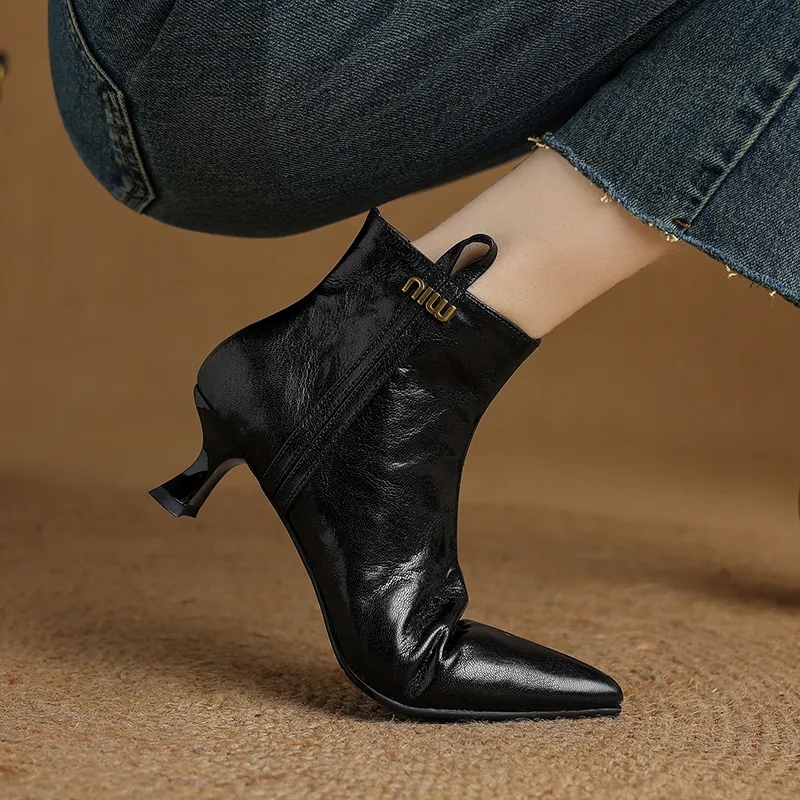 2025秋冬新款尖头真皮中跟时尚短靴金属扣粗跟气质性感及裸靴加绒