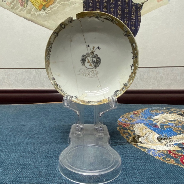 清乾隆墨彩徽章赏盘，KC202312161254