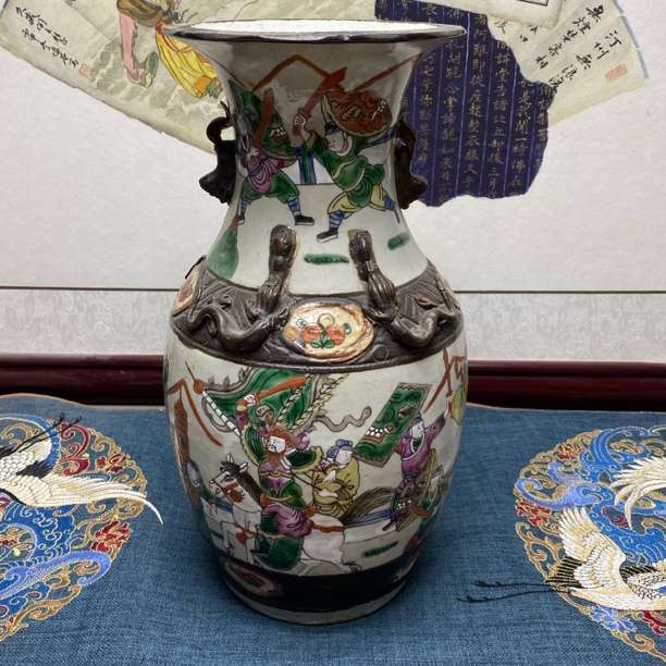 清咸丰哥釉五彩刀马人物狮耳瓶/古玩/收藏/KC20241126029