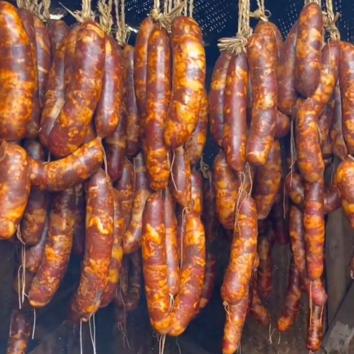 【腊香肠】农家粮食猪柴火烟熏腊香肠腊肠