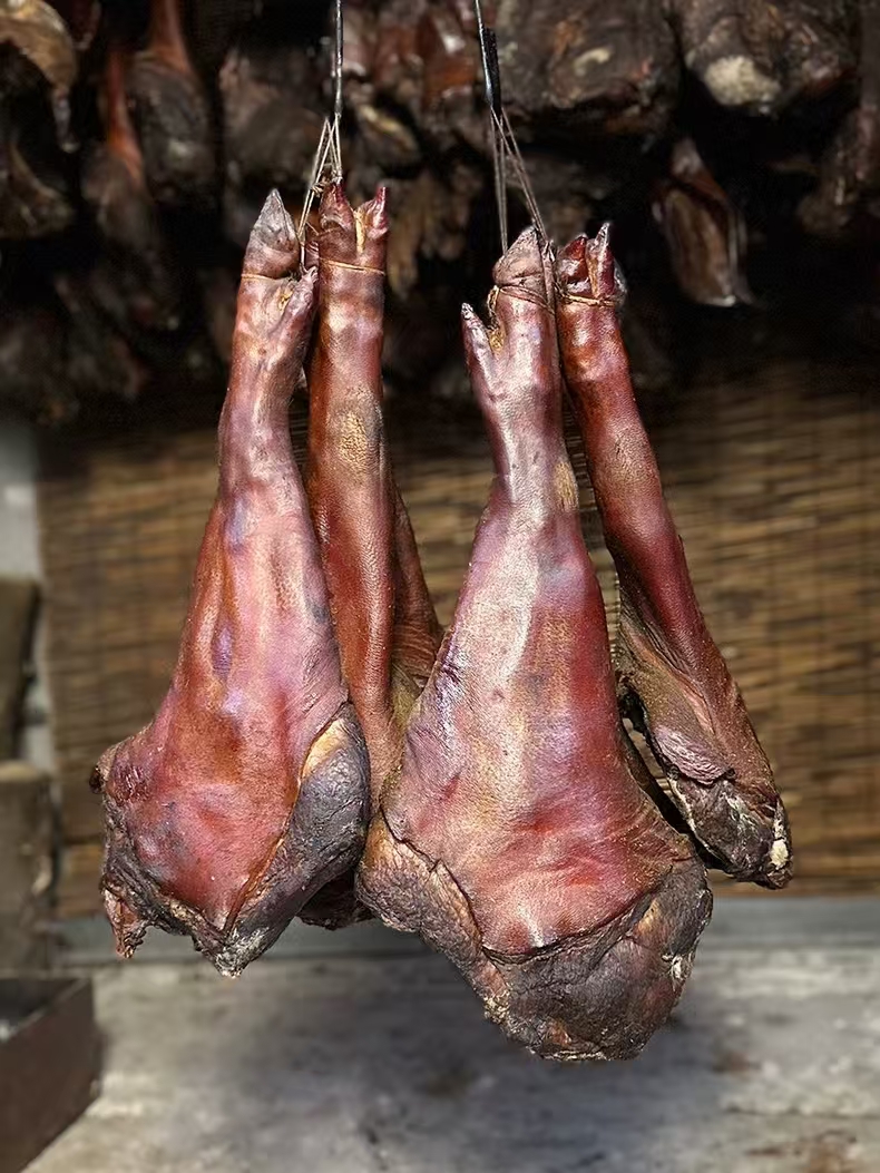 【腊猪蹄】农家粮食猪土猪柴火慢熏腊猪蹄 现称