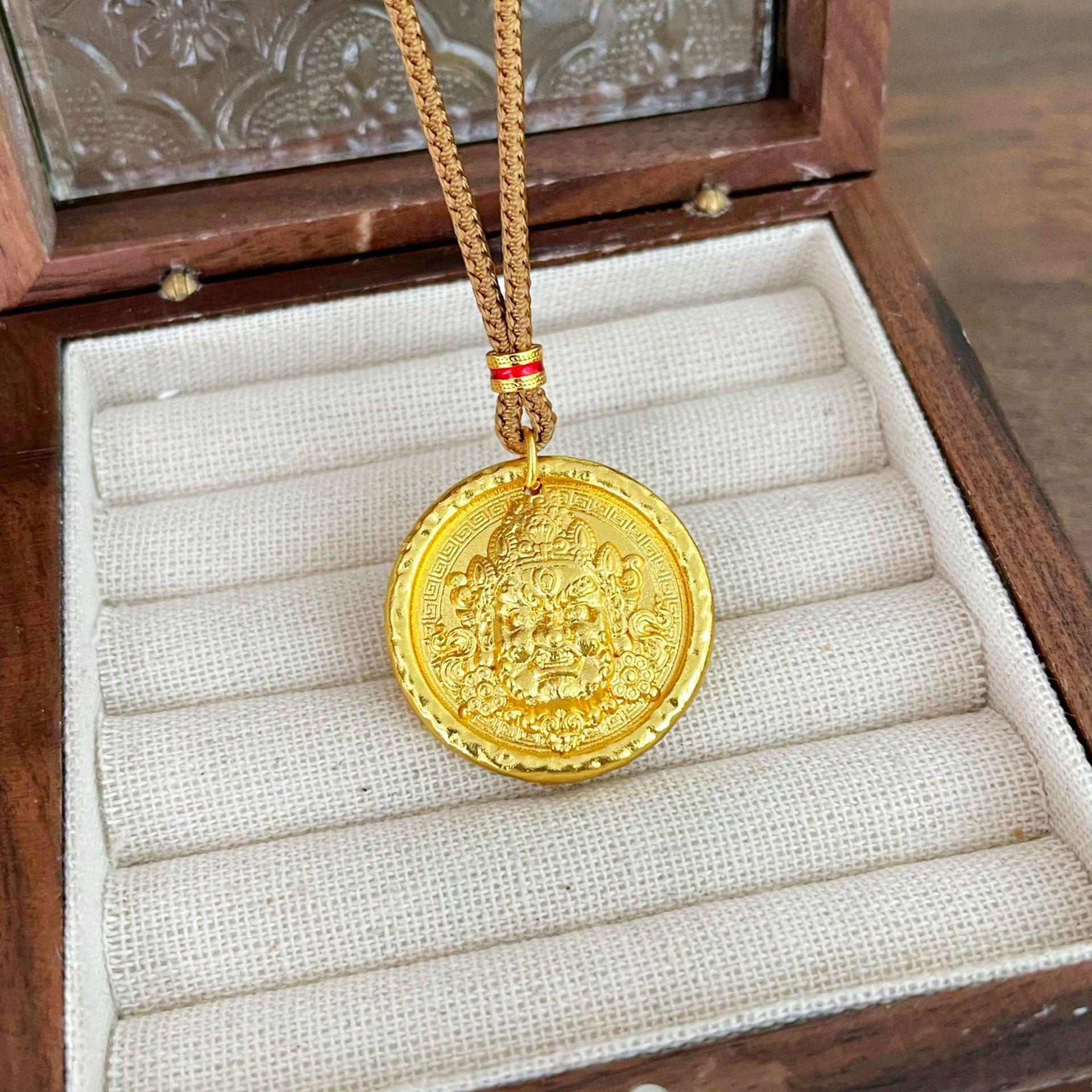 铜合金吊坠 古法黄财神女款吊坠手工捶打挂坠时尚金色项链项坠