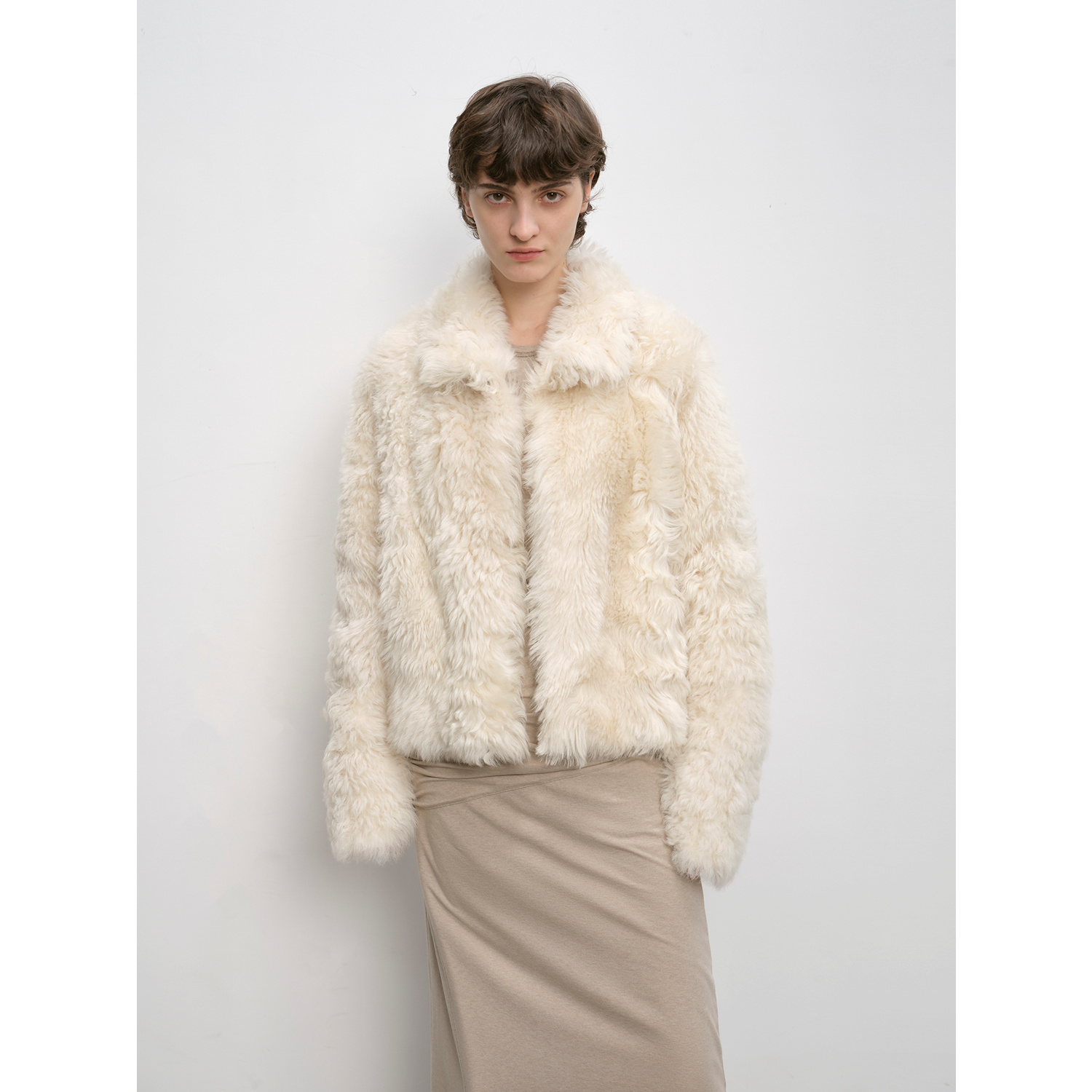 付智恩 黑月柏林 松弛感短款托斯卡纳半卷毛外套