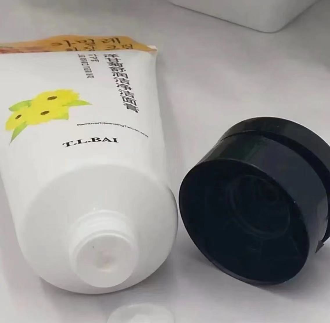 拍一发三，特露白 洋甘菊舒润洁净洁面膏150ml