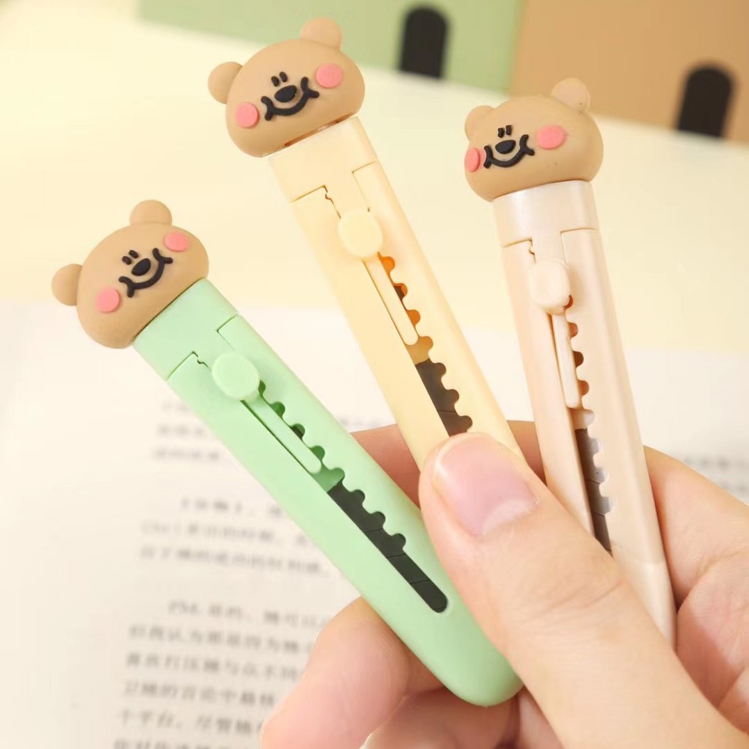 1691小熊立体造型美工刀4个