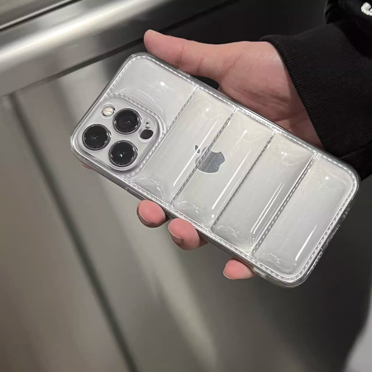 简约透明羽绒服iphone14promax手机壳苹果13/12/15防摔xr软复古