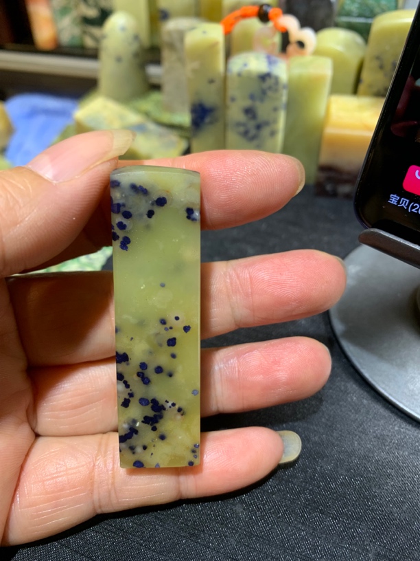 青田石:篮,心1.5×1.5×6。