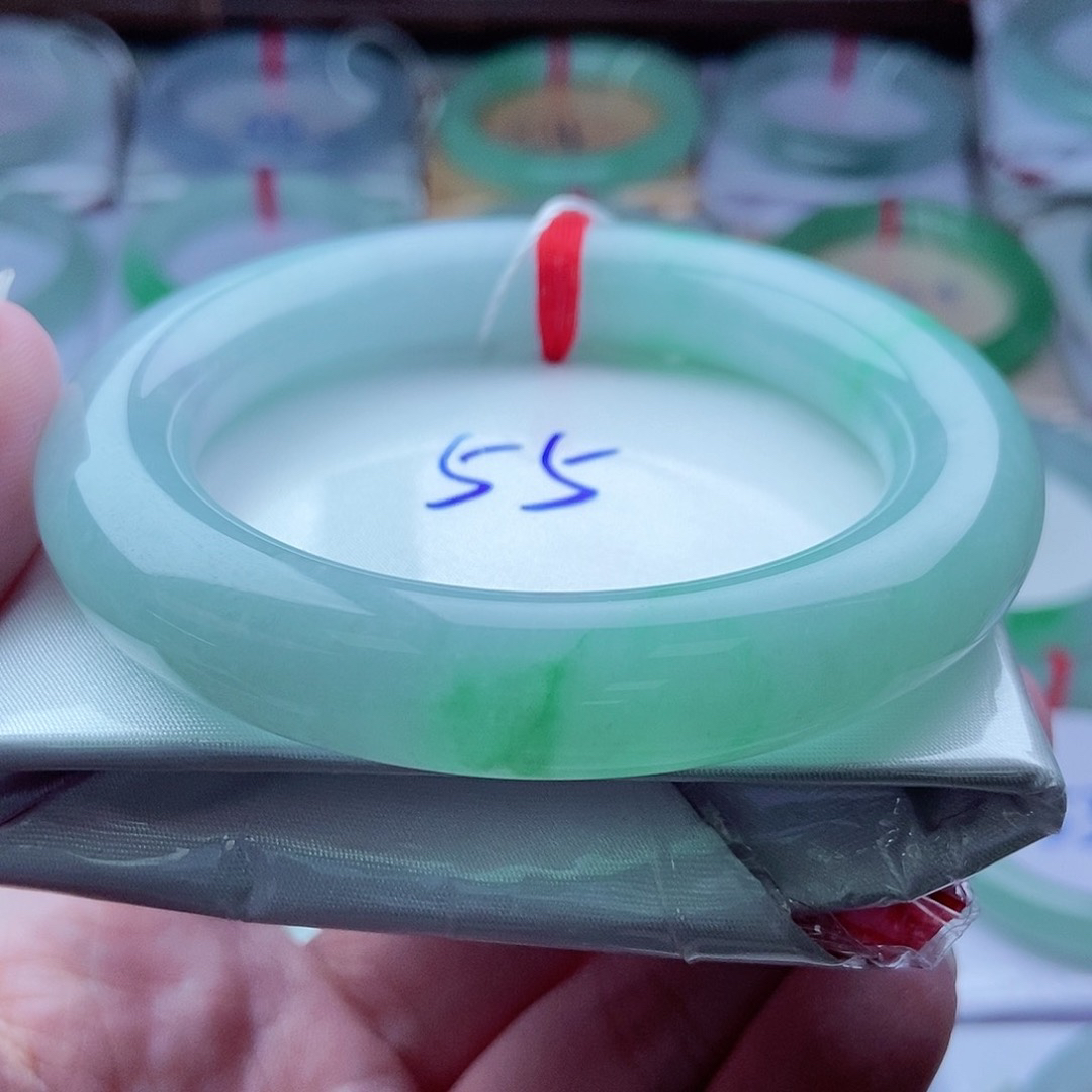 0537编55金丝阳绿高贵优雅胖圆镯天然缅甸翡翠A货传承55，11.6，12。