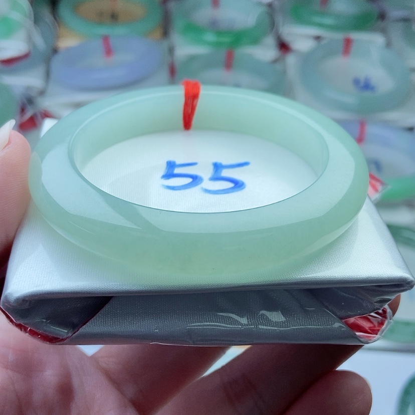 【闪购商品】翡翠手镯未镶嵌甜绿果绿冰润细腻起胶