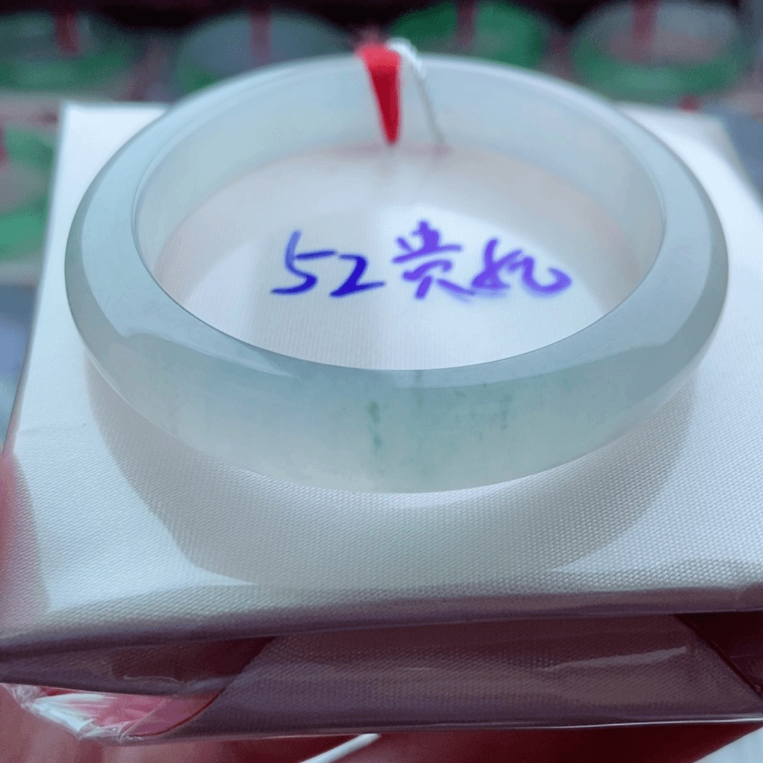 0699编52贵妃冰飘花胶润天然缅甸翡翠A货传承52.9短45.2，9.2，7.5。