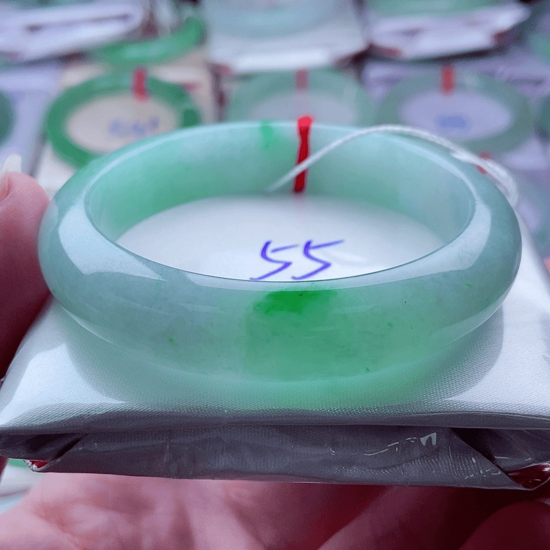 0203编55冰阳绿冰绿底高贵收藏传承天然缅甸翡翠A货55.8，12.8，8.5