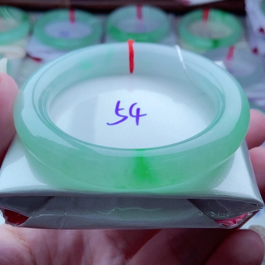 0282编54阳绿白底青高贵藏收传承天然缅甸翡翠A货54.3，10.6，10.8。