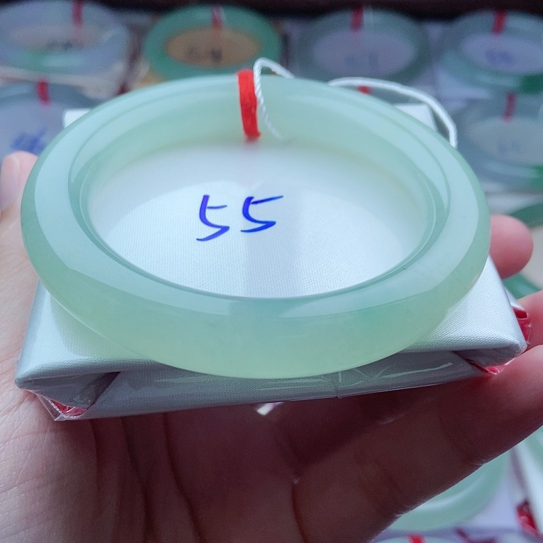 0583编55冰绿晴绿葡萄肉胖圆天然缅甸翡翠A货传承55.3，11.2，11.2。