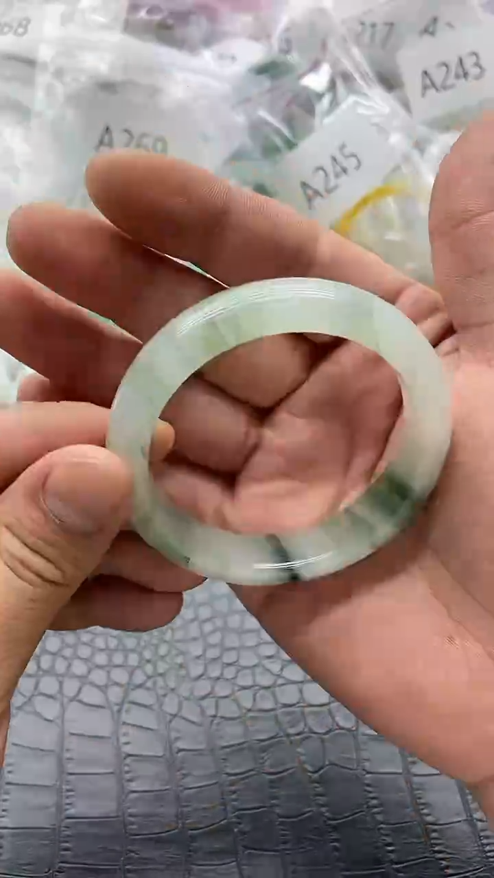 【闪购商品】石英质玉手镯未镶嵌A274