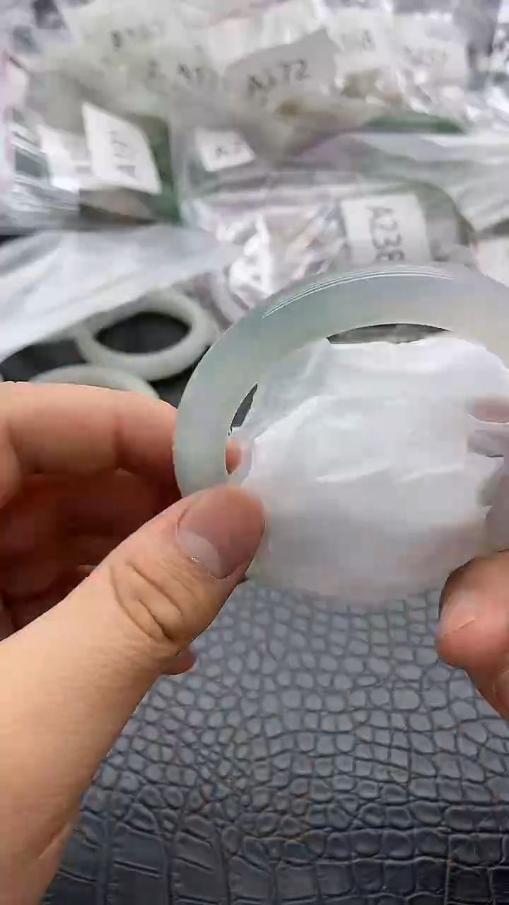 【闪购商品】石英质玉手镯未镶嵌A296