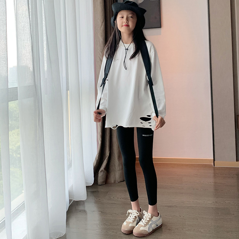  西西家2025春儿童中长款T恤字母破洞长袖打底衫DF13241