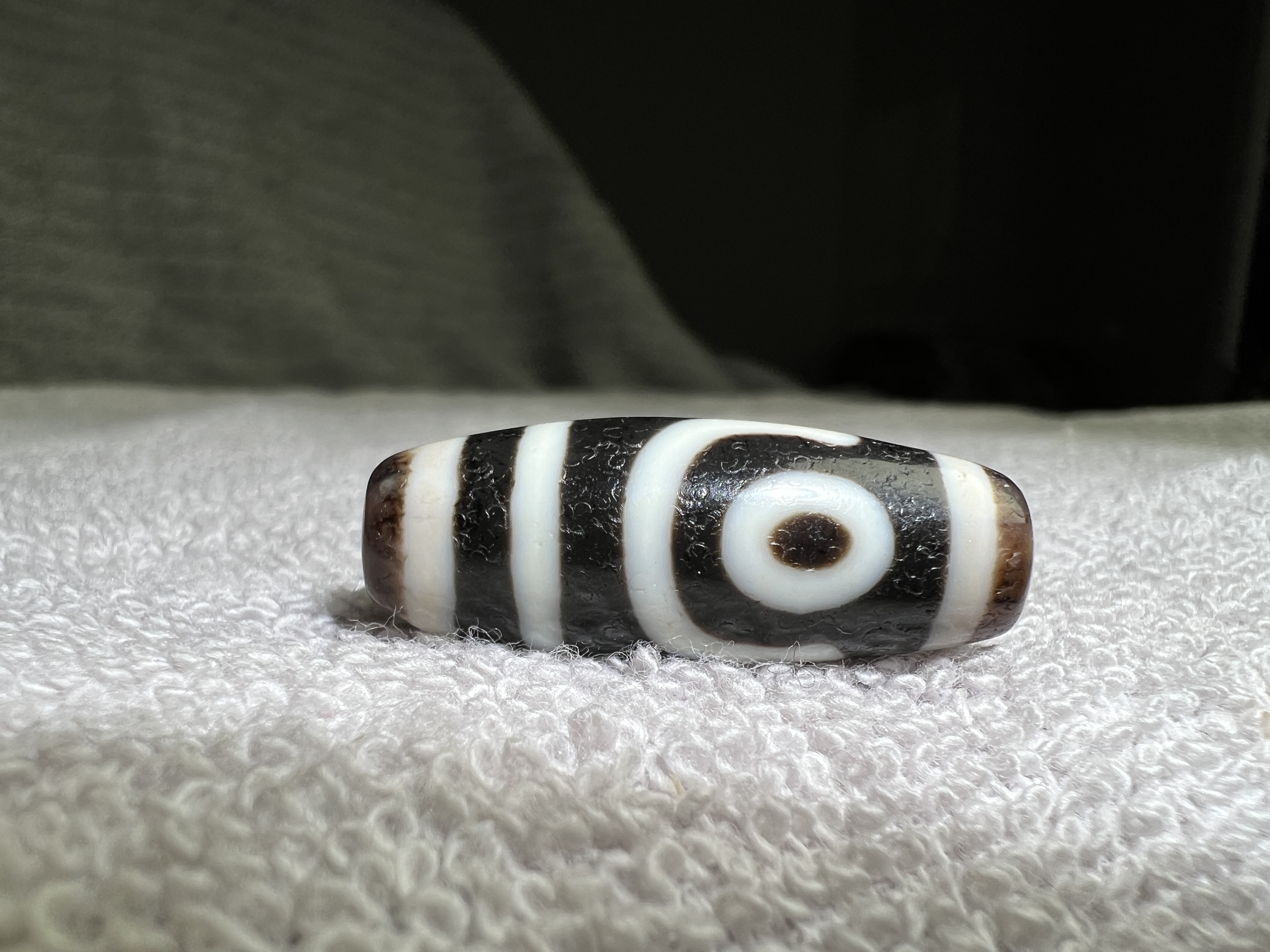 32号饰品店/如意二眼，品相完美，白体通化，糯化起冰，划线流畅