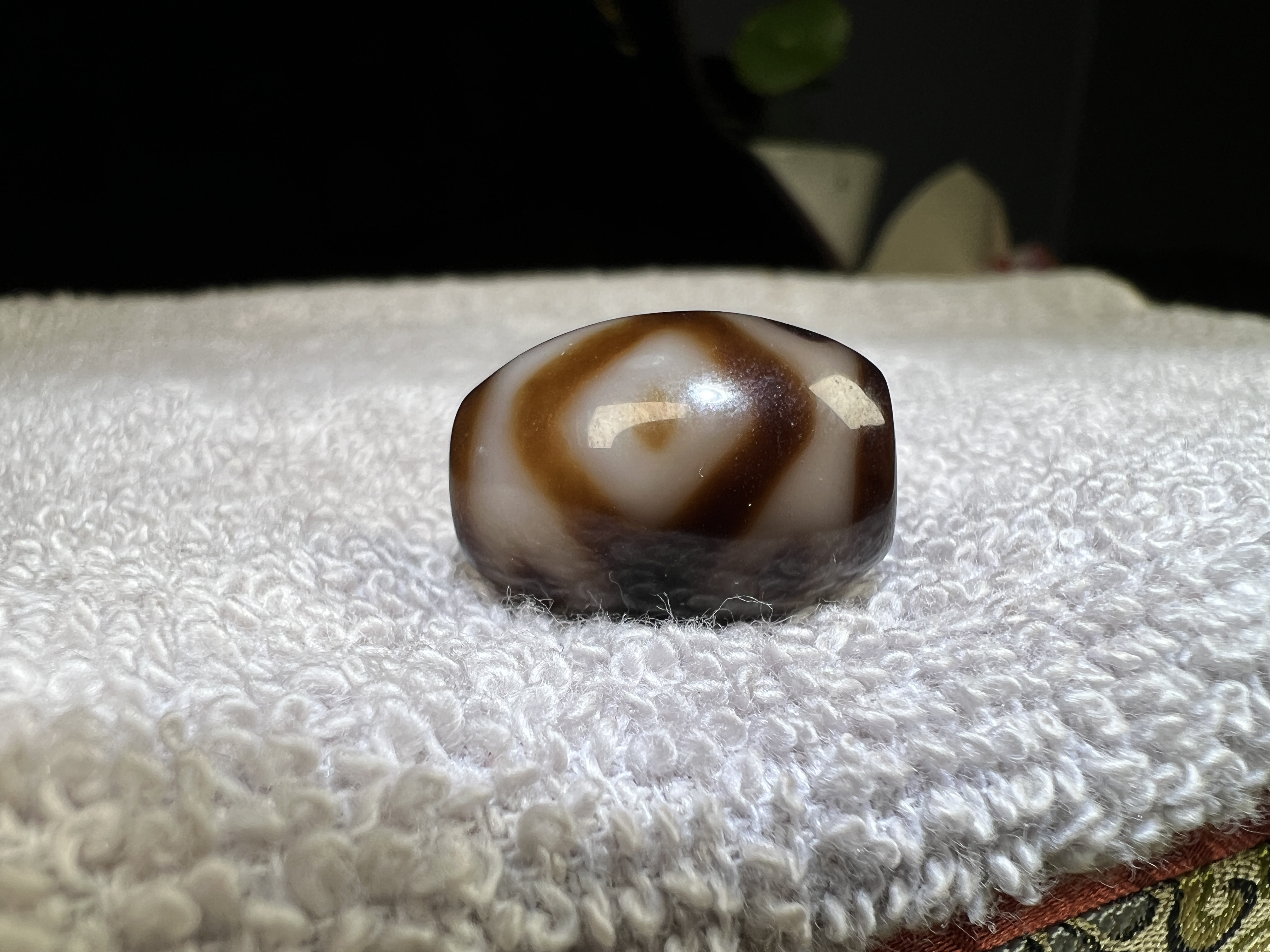 32号饰品店/金刚三眼，包浆圆润，咬色扎实，划线流畅，品相完美