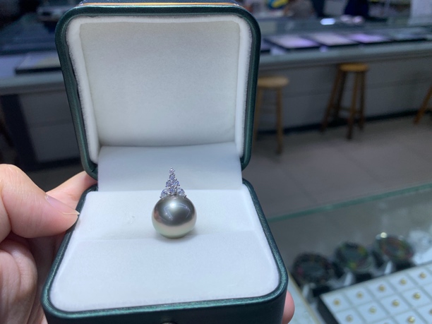 冰雪款18k金铂金灰大溪地，14.9mm大点位正圆，炫彩，皮光细腻强光