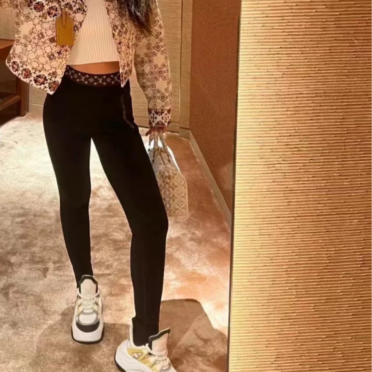 95新 LouisVuitton/路易威登 黑色腰部LOGO弹力裤/40码/编号136