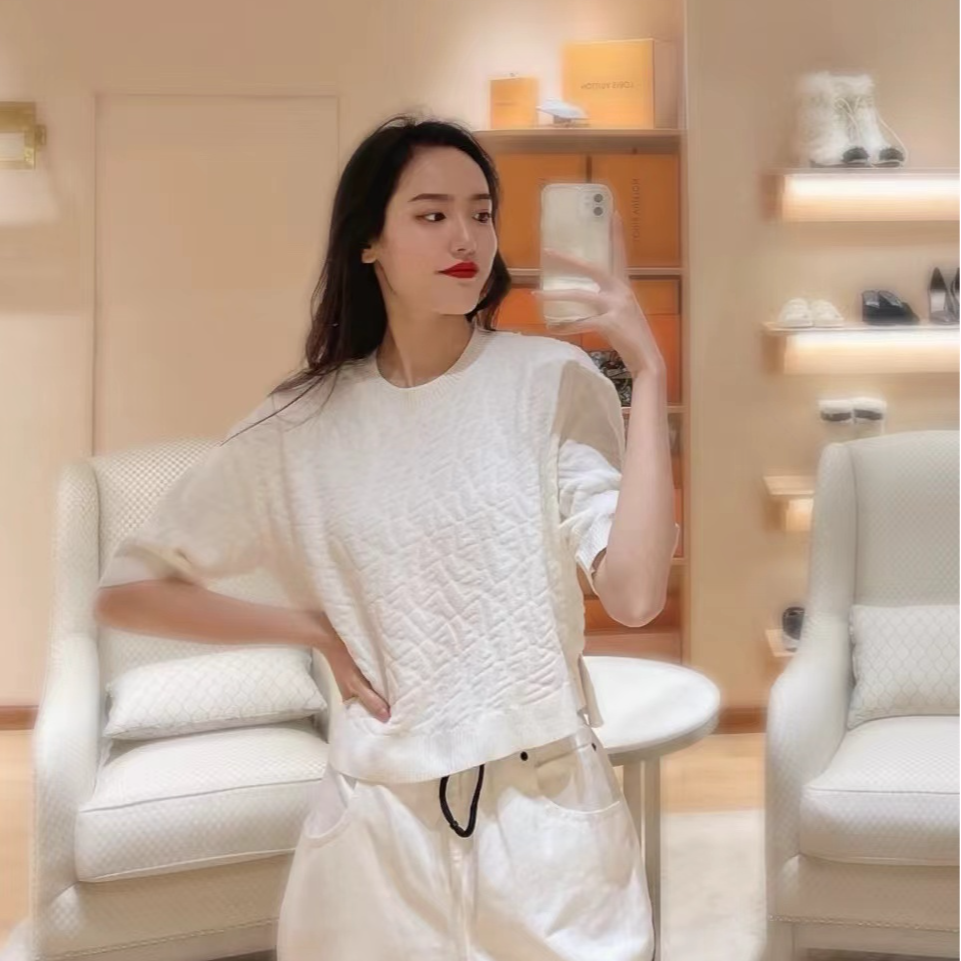 95新 FENDI/芬迪 白色浮雕宽松短袖/38码/编号723