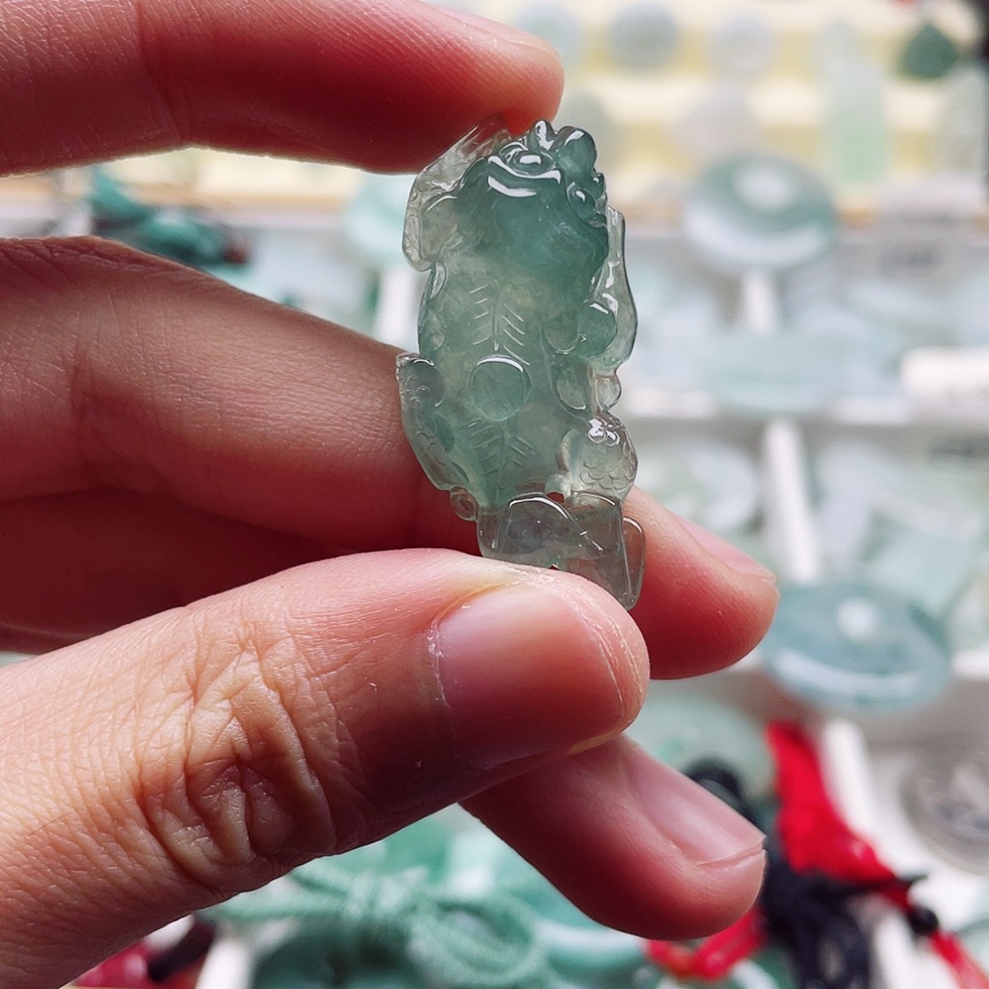 翡翠颈饰未镶嵌天然翡翠