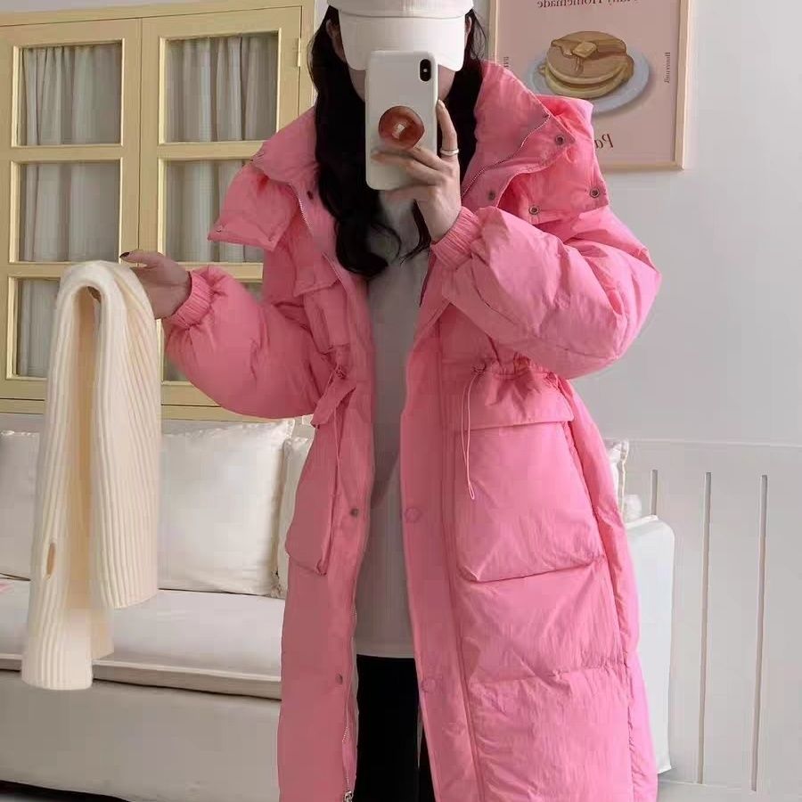 时尚长款过膝羽绒服女白鸭绒加厚收腰显瘦粉色连帽甜美2023新款潮