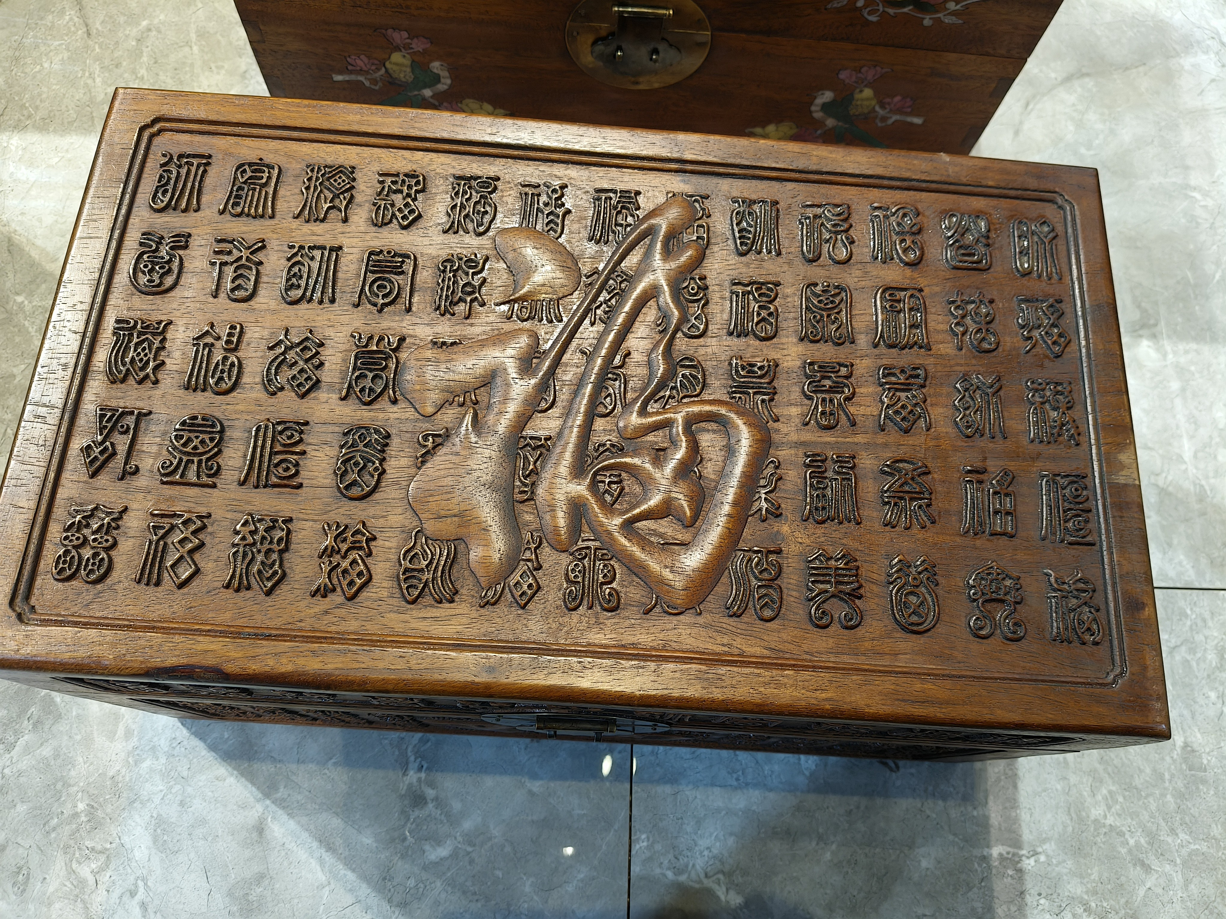 雕刻百福长50大箱子