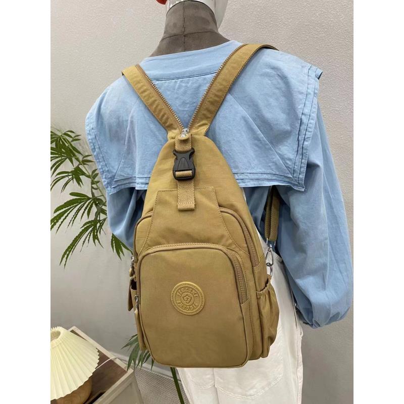 时尚新款双肩背包9705尺寸长22高36厚12