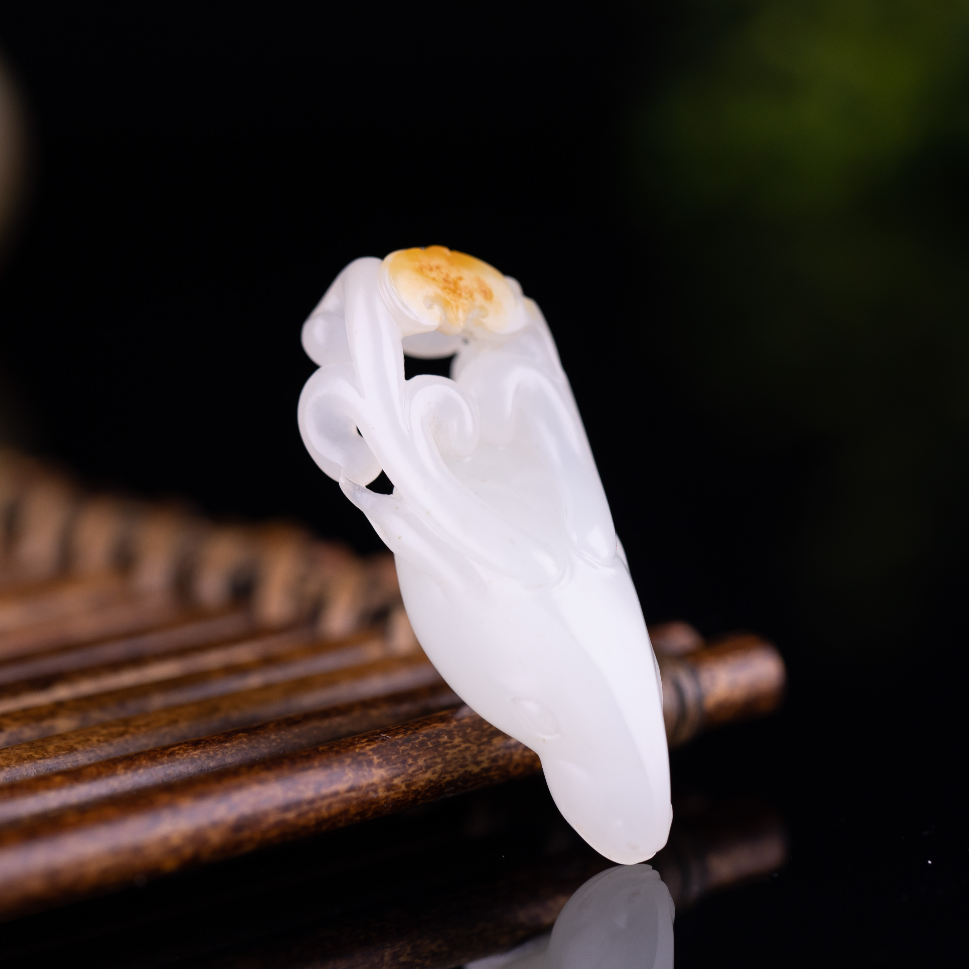 【12克小鹿】45*18*15mm新疆和田玉，玉质油油糯糯