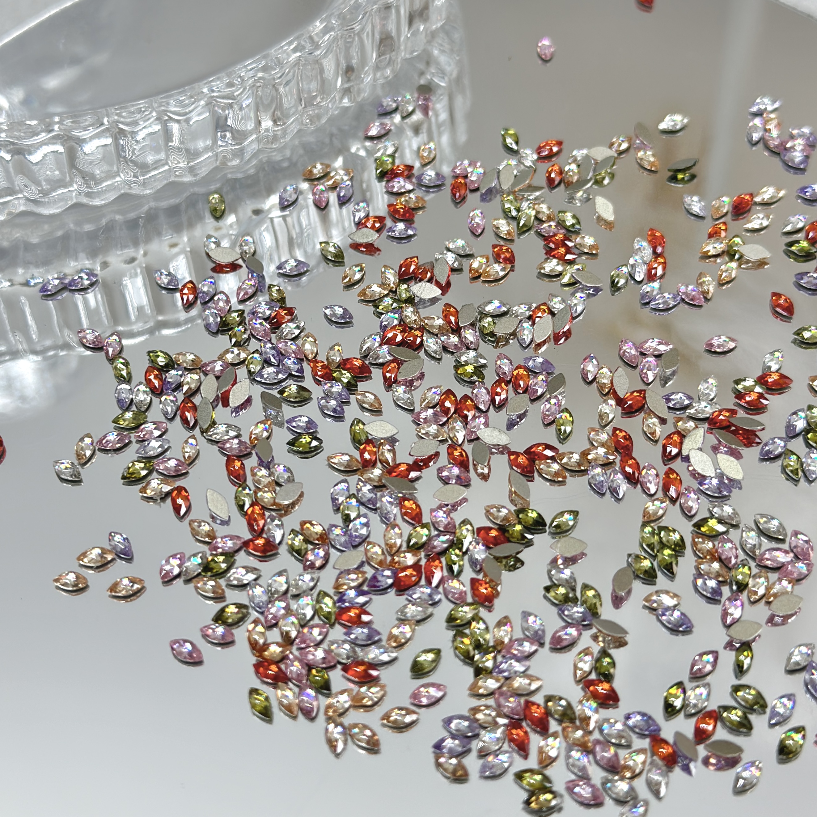 春柚美甲饰品5A锆石平底混彩马眼锆石玫瑰切美甲钻超闪1.5*3mm